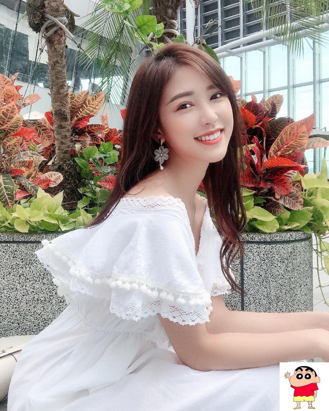 卡卡儿 甜美网红无论怎么拍都好看 (12P)